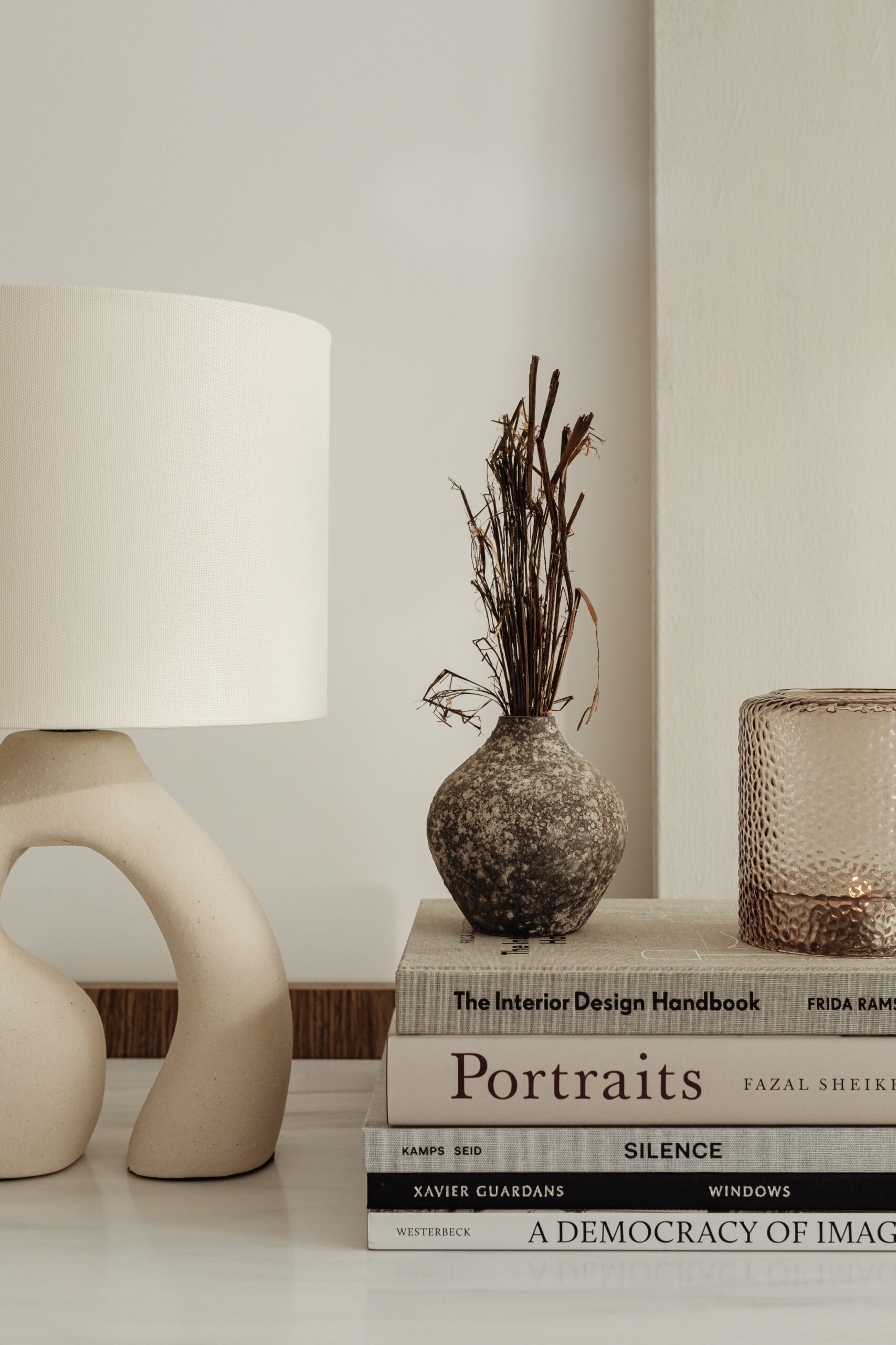 kaboompics_ceramic-lamp-styled-on-a-commode-with-a-stone-top-28394