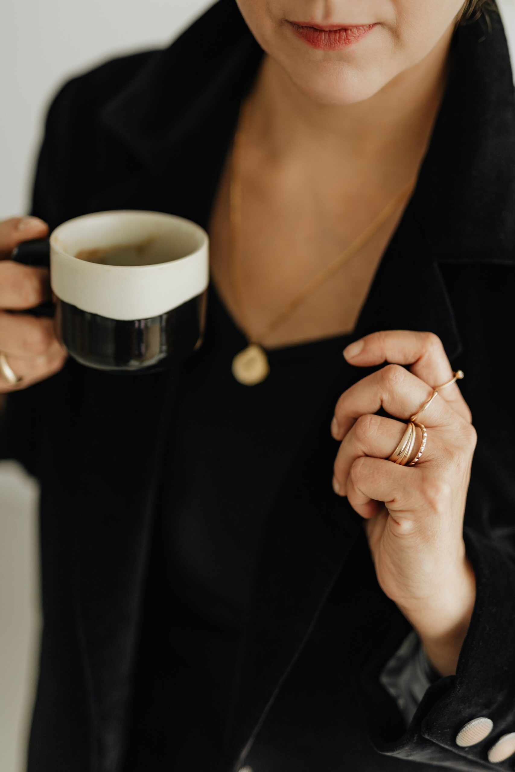 kaboompics_jewelry-photo-shoot-woman-wearing-gold-rings-and-necklace-29237