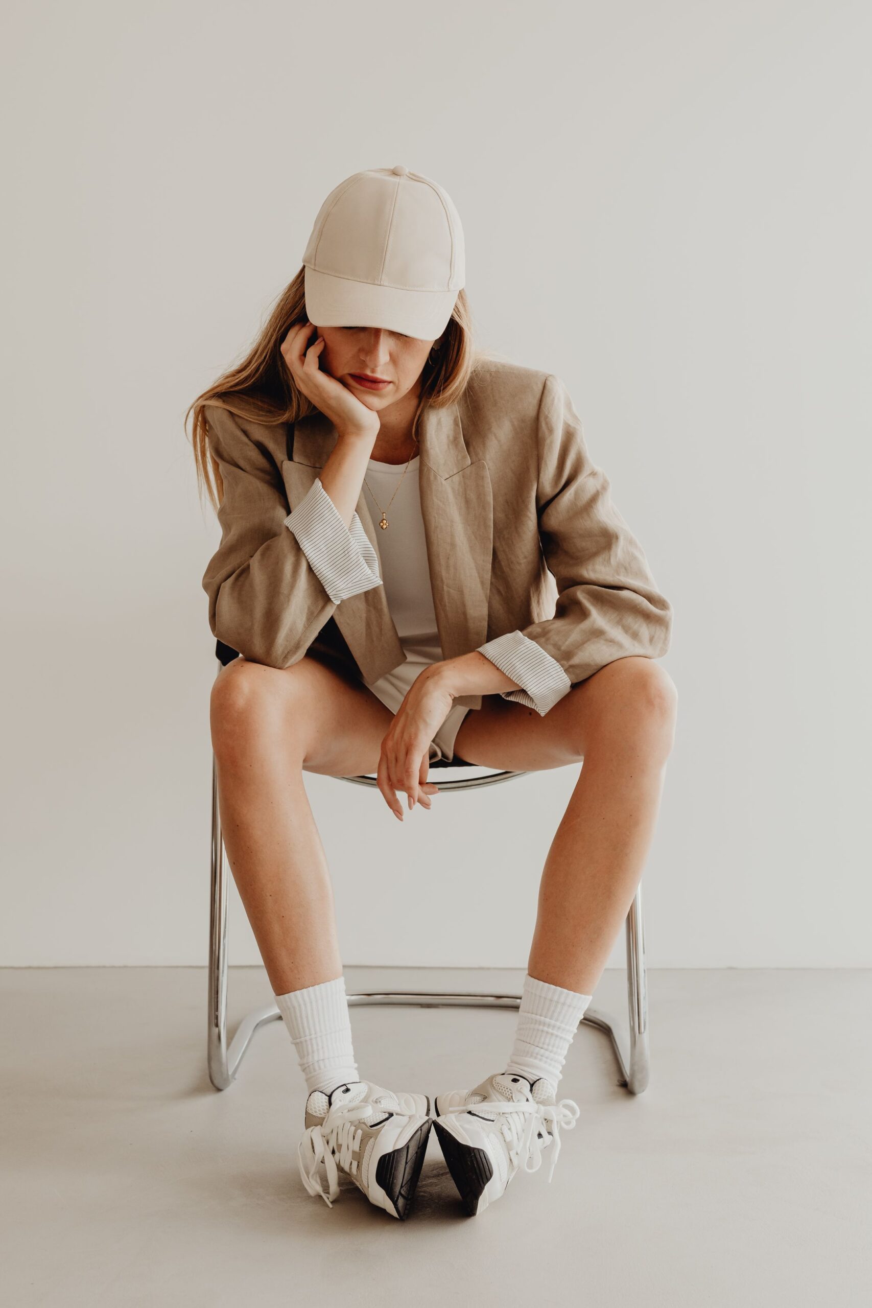 kaboompics_white-top-white-high-waisted-shorts-long-socks-sneakers-linen-jacket-27702